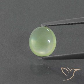 1.76ct 자연스러운 옅은 라임 그린 프레나이트, 타원형, 투명한