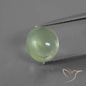 3.05ct 자연스러운 연한 초록색 프레나이트, 타원형, 투명한