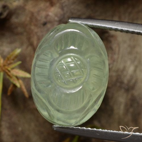12.99ct 자연스러운 연한 초록색 프레나이트, 플라워 컷, 투명한