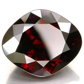 21.57캐럿 천연 딥 레드 파이로프 가넷, 멋진 모양, 18.6×15.4 mm, VVS