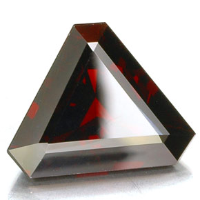 8.94캐럿 천연 딥 레드 파이로프 가넷, 멋진 모양, 15.7×12.3 mm, VVS