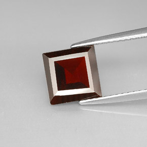 2.30캐럿 천연 딥 레드 파이로프 가넷, 스퀘어, 7.9×7.9 mm, VS
