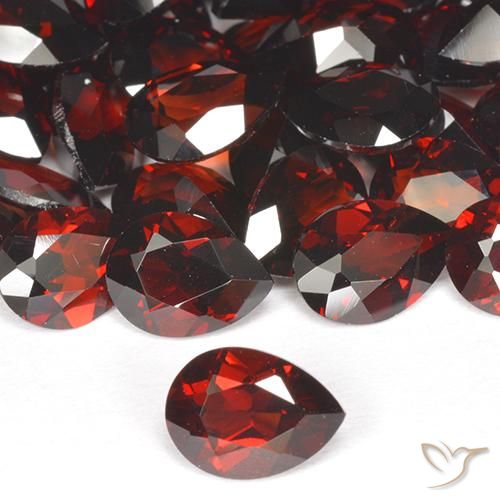 0.84ct 자연스러운 다크 레드 파이로프 석류석, 배 모양, VVS-VS