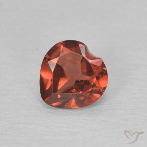 0.58ct 자연스러운 미디엄 레드 파이로프 석류석, 마음, VVS-VS