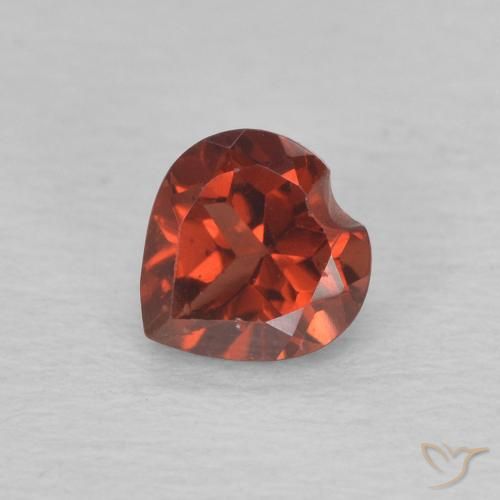 0.65ct 자연스러운 커런트 레드 파이로프 석류석, 마음, VVS-VS