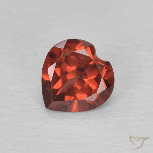 0.62ct 자연스러운 커런트 레드 파이로프 석류석, 마음, VVS-VS