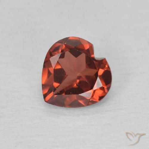 0.60ct 자연스러운 미디엄 레드 파이로프 석류석, 마음, VVS-VS
