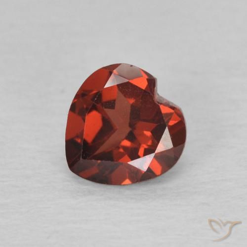 0.69ct 자연스러운 커런트 레드 파이로프 석류석, 마음, VVS-VS