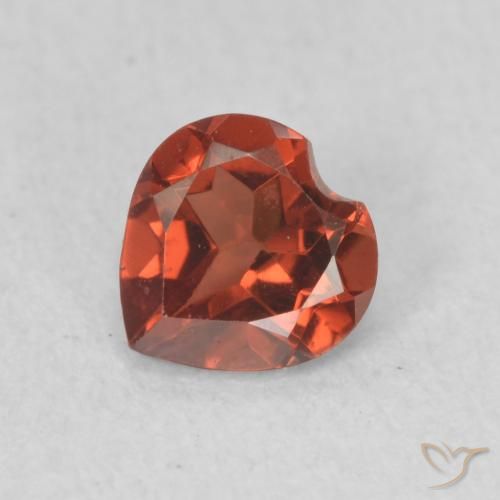 0.57ct 자연스러운 스칼렛 레드 파이로프 석류석, 마음, VVS