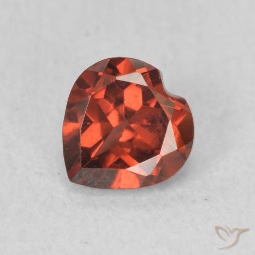 0.66ct 자연스러운 스칼렛 레드 파이로프 석류석, 마음, VVS