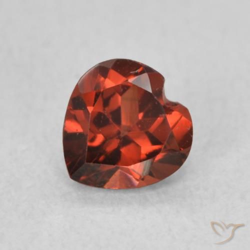 0.61ct 자연스러운 커런트 레드 파이로프 석류석, 마음, VS