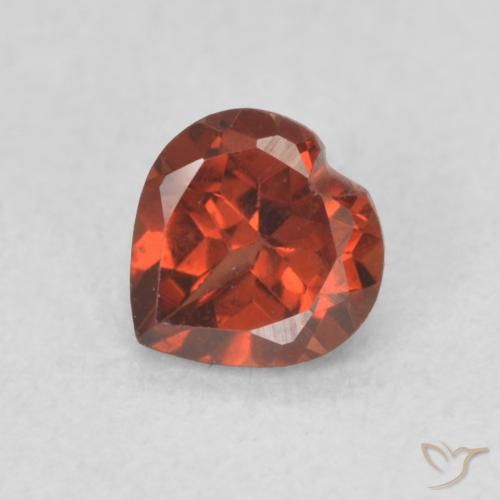 0.61ct 자연스러운 밝은 빨간색 파이로프 석류석, 마음, VS