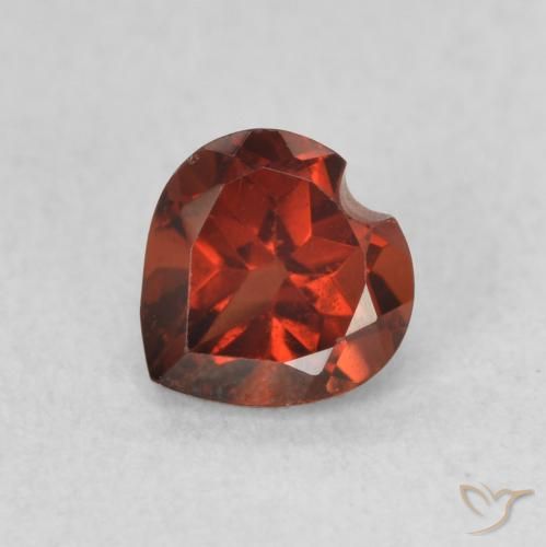 0.61ct 자연스러운 상그리아 레드 파이로프 석류석, 마음, VVS
