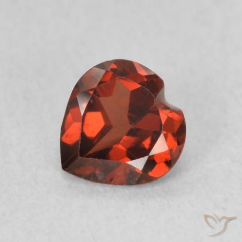 0.59ct 자연스러운 커런트 레드 파이로프 석류석, 마음, VVS