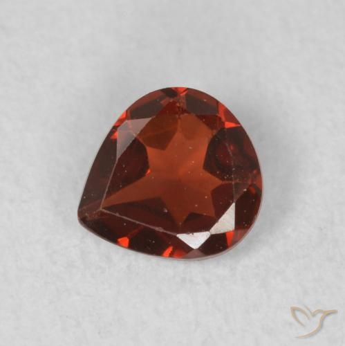 0.45ct 자연스러운 미디엄 레드 파이로프 석류석, 배 모양, VS