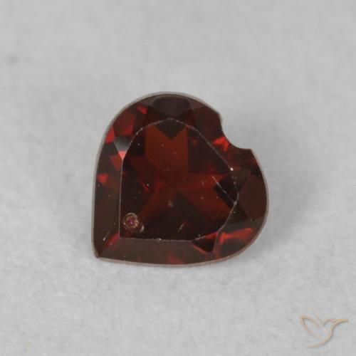 0.56ct 자연스러운 딥 레드 파이로프 석류석, 마음, VS
