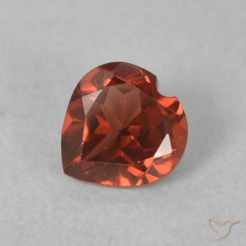 0.61ct 자연스러운 밝은 빨간색 파이로프 석류석, 마음, VS