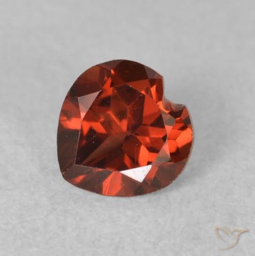 0.63ct 자연스러운 미디엄 레드 파이로프 석류석, 마음, VS