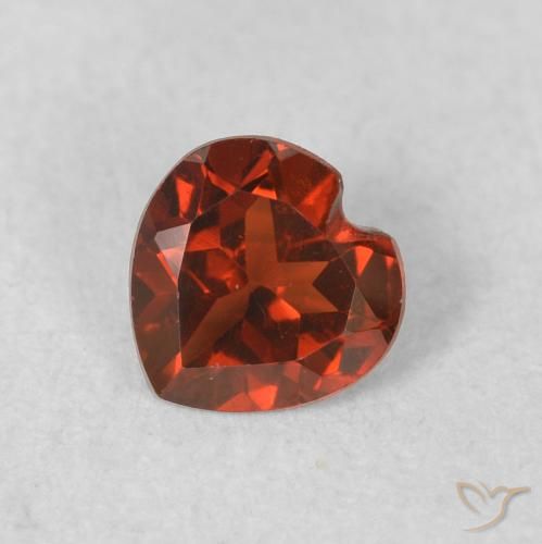 0.49ct 자연스러운 밝은 빨간색 파이로프 석류석, 마음, VS