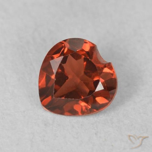 0.61ct 자연스러운 Medium Dark-Red 파이로프 석류석, 마음, VVS-VS