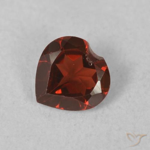 0.50ct 자연스러운 미디엄 레드 파이로프 석류석, 마음, VVS-VS