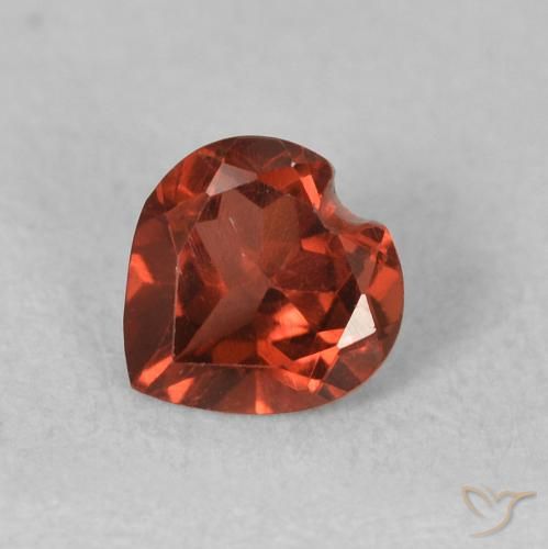 0.56ct 자연스러운 커런트 레드 파이로프 석류석, 마음, VVS-VS