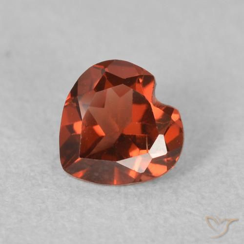 0.60ct 자연스러운 딥 크림슨 레드 파이로프 석류석, 마음, VVS-VS