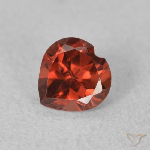 0.64ct 자연스러운 미디엄 레드 파이로프 석류석, 마음, VS