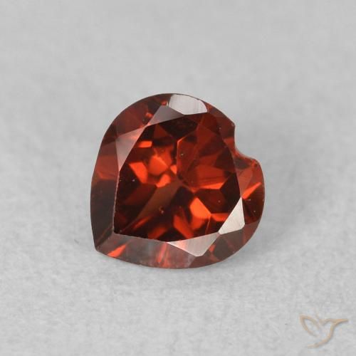 0.64ct 자연스러운 커런트 레드 파이로프 석류석, 마음, VS