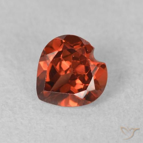 0.65ct 자연스러운 커런트 레드 파이로프 석류석, 마음, VS