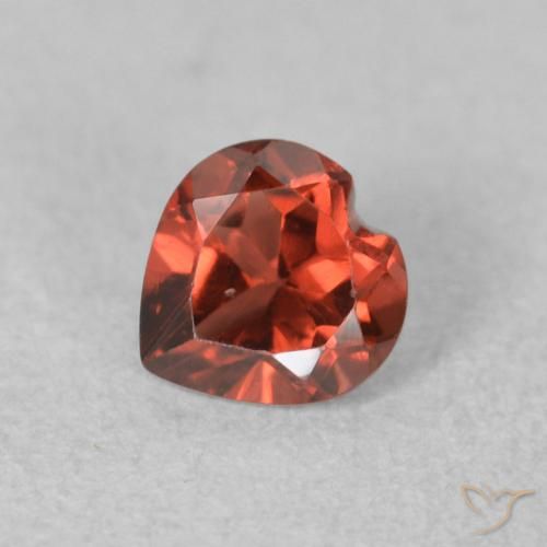 0.64ct 자연스러운 미디엄 레드 파이로프 석류석, 마음, VS