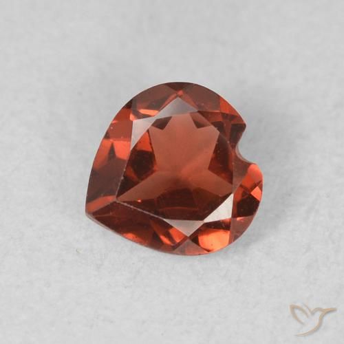 0.55ct 자연스러운 미디엄 레드 파이로프 석류석, 마음, VS
