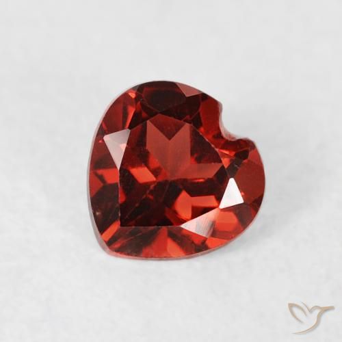 0.54ct 자연스러운 미디엄 레드 파이로프 석류석, 마음, VS