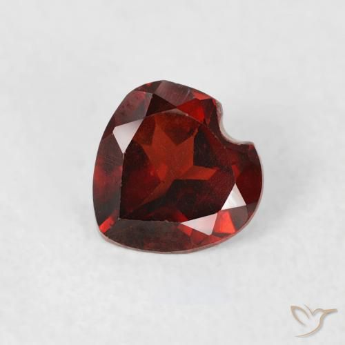 0.47ct 자연스러운 미디엄 레드 파이로프 석류석, 마음, VS