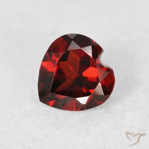 0.58ct 자연스러운 미디엄 레드 파이로프 석류석, 마음, VS