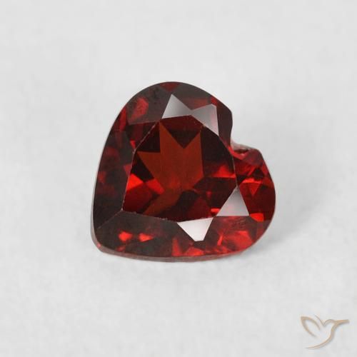 0.57ct 자연스러운 커런트 레드 파이로프 석류석, 마음, VS