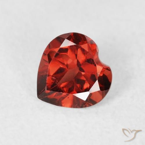 0.54ct 자연스러운 미디엄 레드 파이로프 석류석, 마음, VS