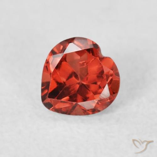 0.61ct 자연스러운 커런트 레드 파이로프 석류석, 마음, VS