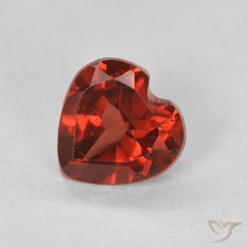 0.61ct 자연스러운 커런트 레드 파이로프 석류석, 마음, VS
