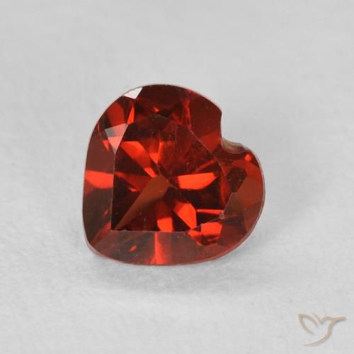 0.60ct 자연스러운 커런트 레드 파이로프 석류석, 마음, VS