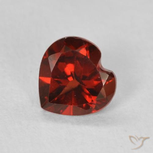 0.54ct 자연스러운 밝은 빨간색 파이로프 석류석, 마음, VS