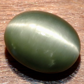8.58캐럿 천연 그린 Quartz Cat's Eye, 타원형 컷, 13.5×10.7 mm, 불투명체