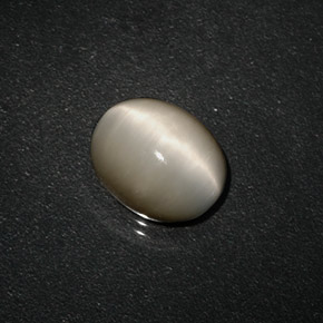 3.06캐럿 천연 크림 Quartz Cat's Eye, 타원형 컷, 10×8 mm, 불투명체