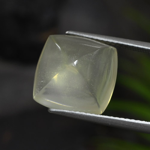 8.57캐럿 천연 회녹색 쿼츠, 쿠션 컷, 13×12.8 mm, 투명한