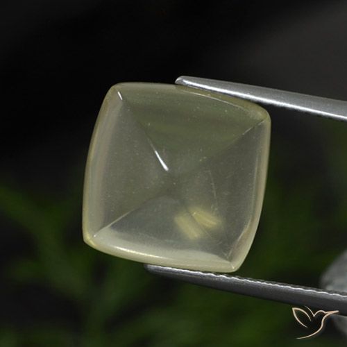 8.50ct 자연스러운 연한 녹황색 석영, 방석, 투명한