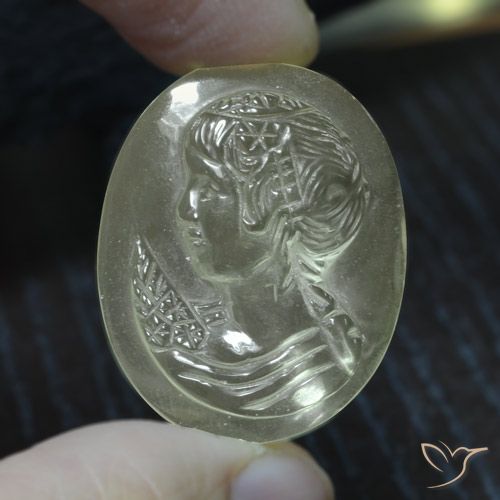 37.30ct 자연스러운 매우 밝은 녹황색 석영, 타원형, 투명한