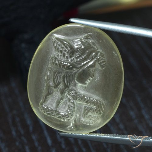 25.39ct 자연스러운 연한 녹황색 석영, 타원형, 투명한