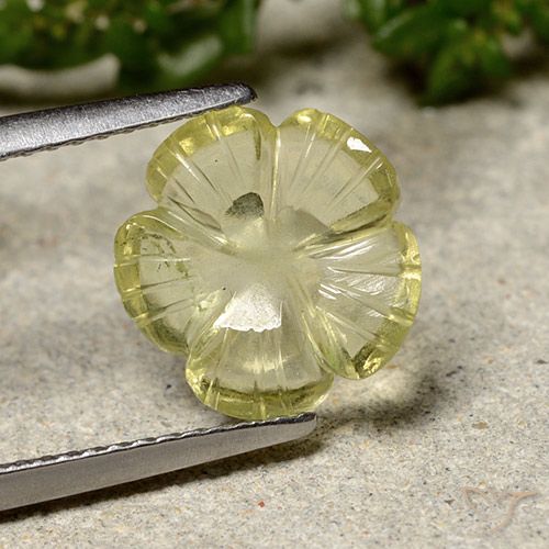 2.25ct 자연스러운 미디엄 옐로우 석영, 플라워 컷, 투명한