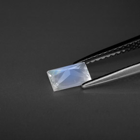 0.42캐럿 천연 블루 화이트 레인보우 문스톤, 바게트, 6.1×3.8 mm, VS