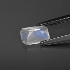 0.47캐럿 천연 블루 화이트 레인보우 문스톤, 에메랄드 컷, 6.1×4.1 mm, VS